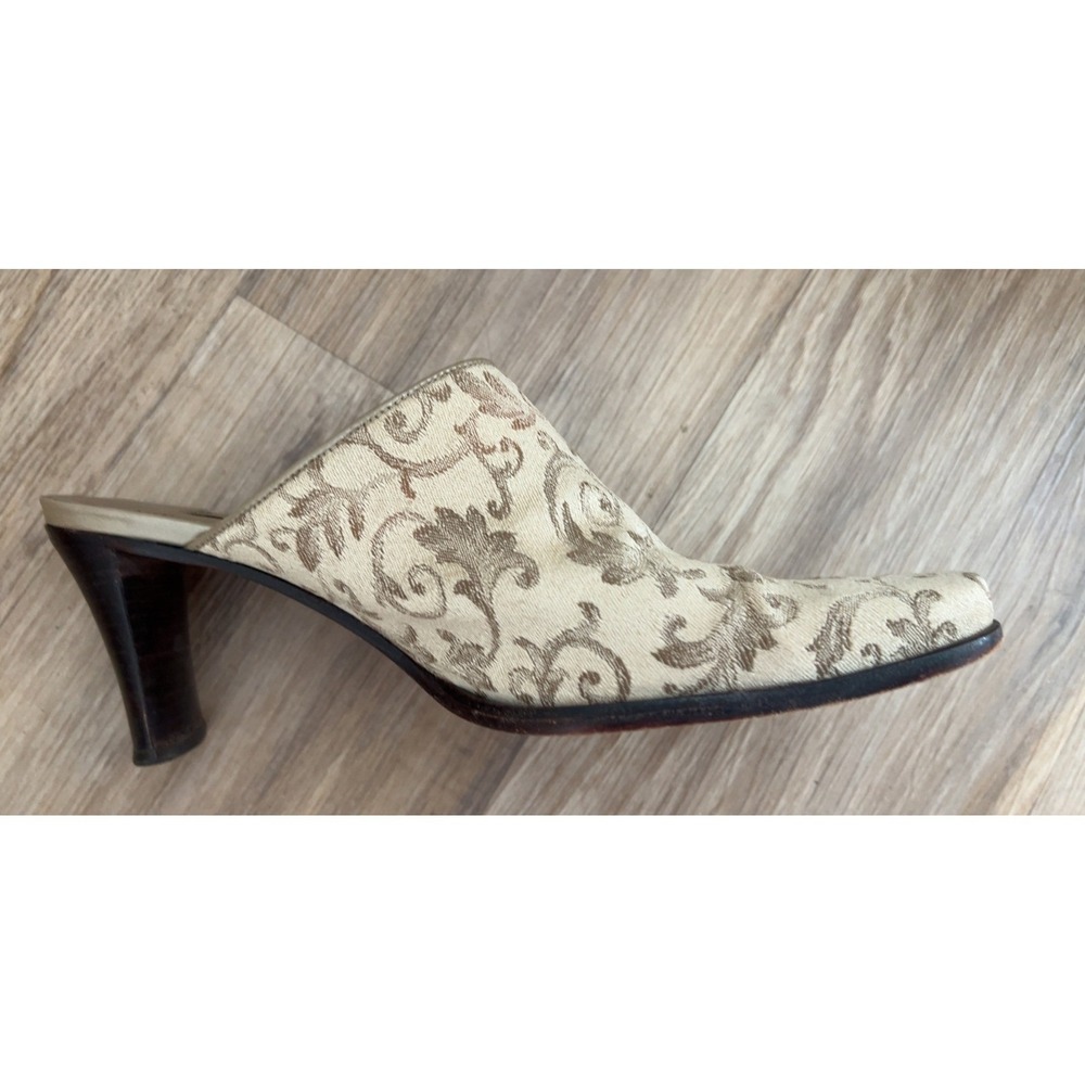 FINAL CLEARANCE Matisse jacquard gold mules slip on heels size 6